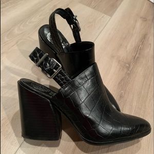 Vince Camuto Chemine Mule